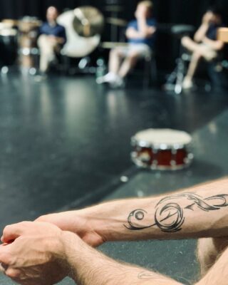 The passion for music couldn’t be described better than with this awesome tattoo of @rlizzle21 who came all the way from the US🇺🇸 to learn with us together and to meet likeminded young percussionists from all over at the „Boum-Percussion Academy“🥁 🖤🙌....#percussion #percussionists #multipercussion #marimba #classicalmusicians #musiclove #drumsdrumsdrums #boumpercussion #classicalpercussion #timpani #snaredrum